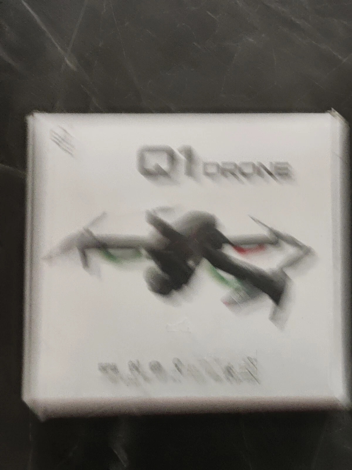 Drone com GPS (o GPS é um post-it com o endereço)